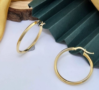 Sleek Classic Gold Hoop Earrings