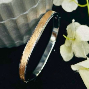 Minimalist Two-Tone Contemporary 3D Kada