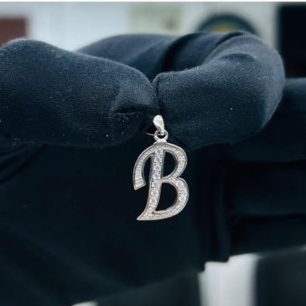 Sparkling “B” Alphabet Pendant 
