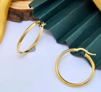 Sleek Classic Gold Hoop Earrings