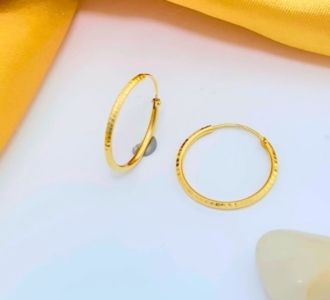 Diamond-Cut Classic Gold Hoop Earrings