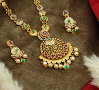 Antique Kundan Pendant Set with Beads Neckalce