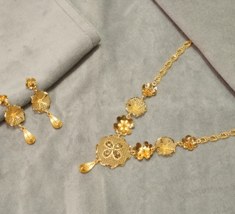 Beautiful Gold Floral Necklace Set