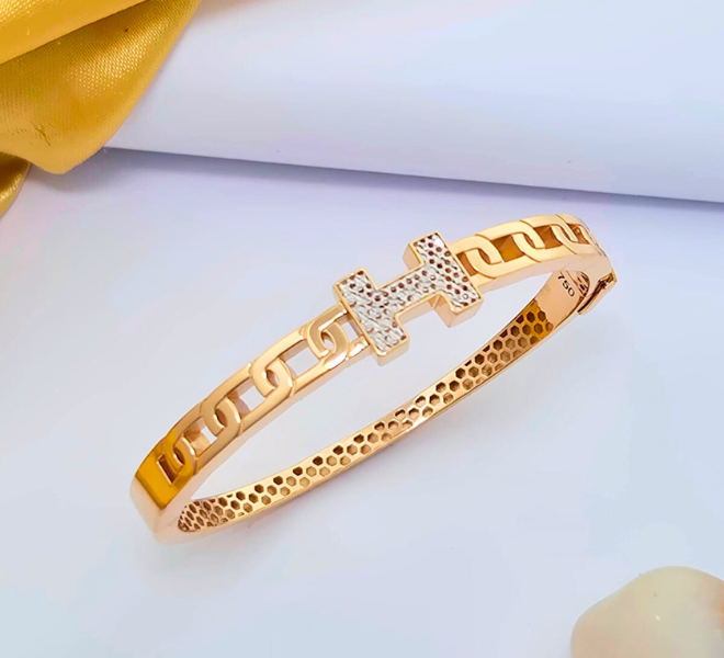 Classic Greek-Link 'H' kada