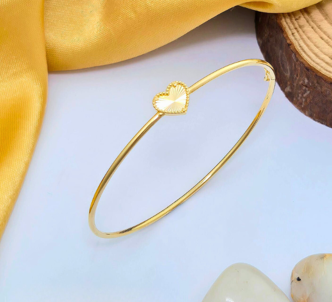 Minimalist Heart Motif Gold Bracelet