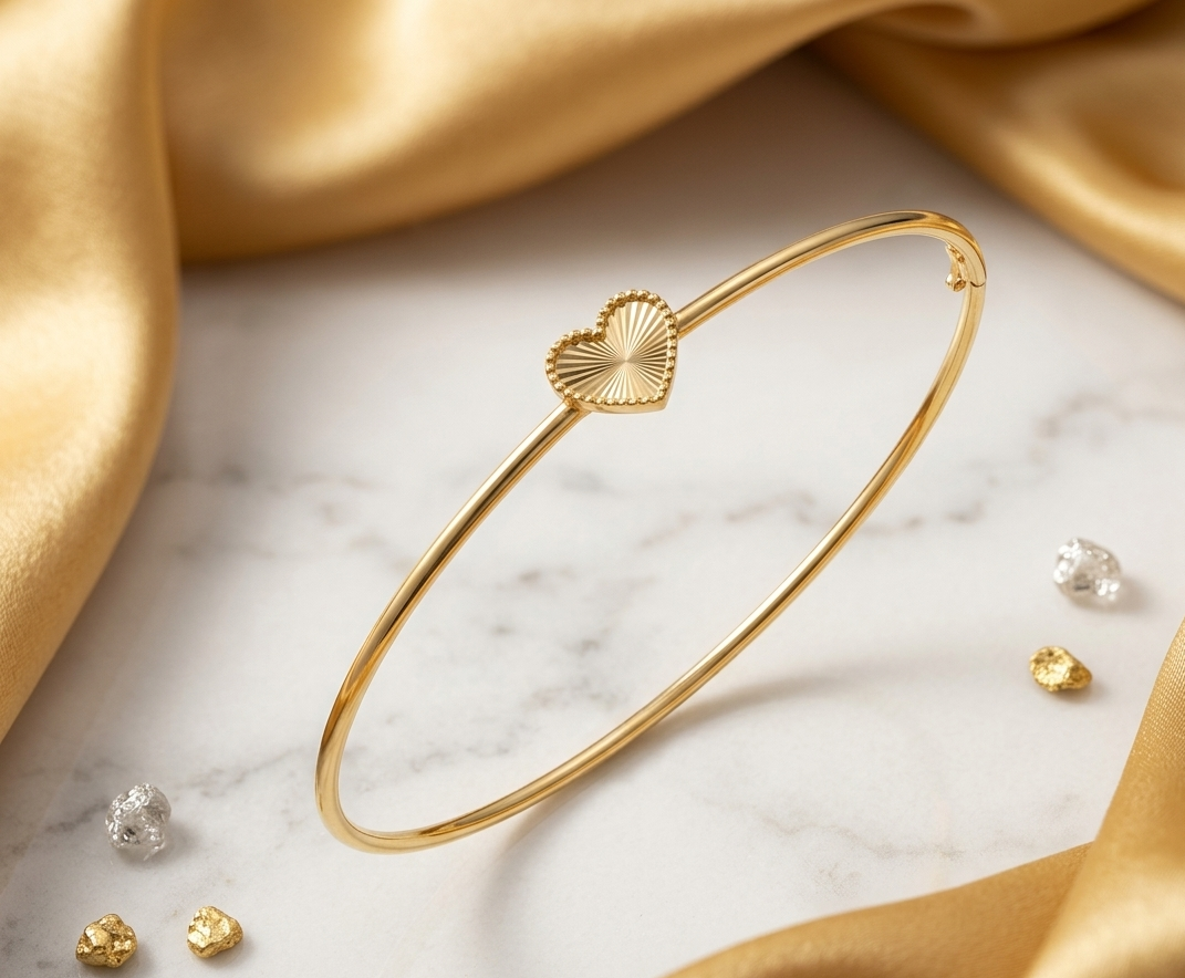 Minimalist Heart Motif Gold Bracelet