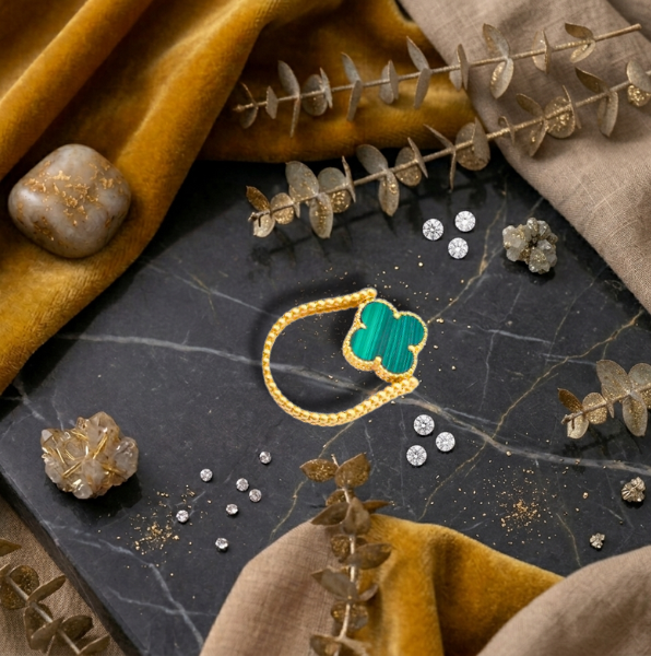 Emerald Clover Grace Ring