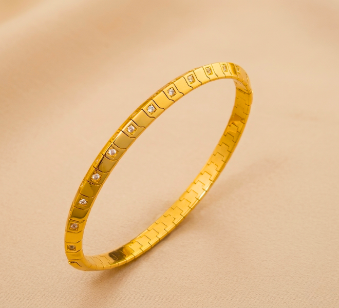 Golden Radiance Diamond Bracelet