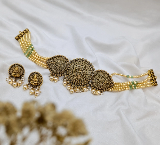 Antique Temple Pearl Choker Necklace Set with Earrings