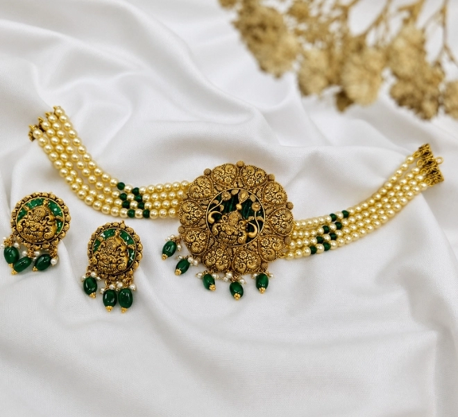 Antique Temple Green Pearl Choker Necklace Set with Earrings