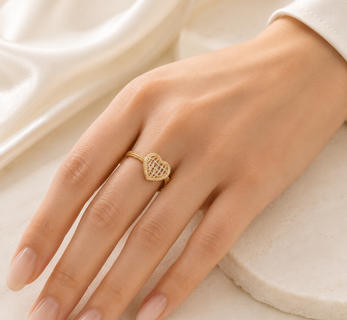 Delicate Heart Lattice Gold Ring