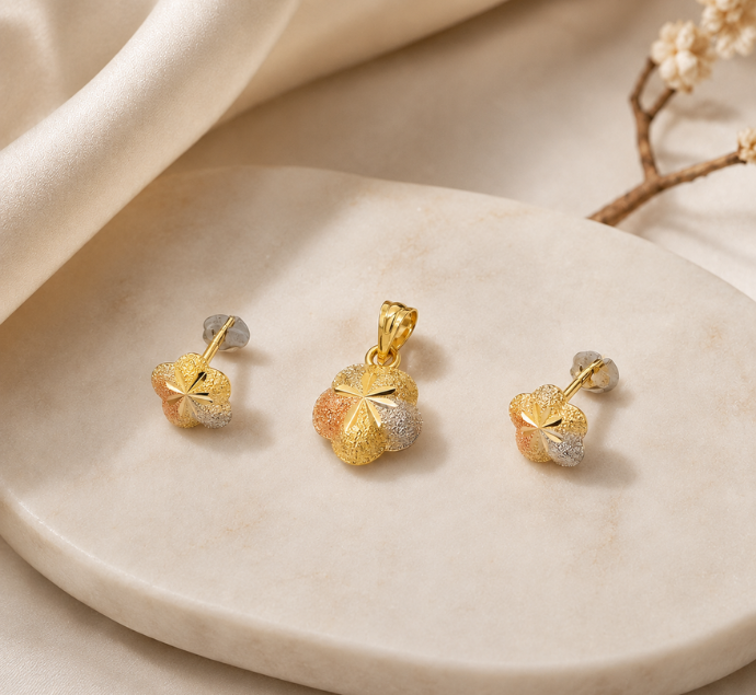 Floral Bloom Gold Pendant Set