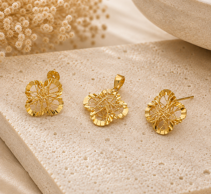 Intricate Floral Filigree Gold Pendant Set
