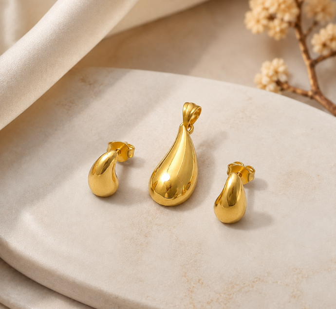 Elegant Teardrop Gold Pendant Set