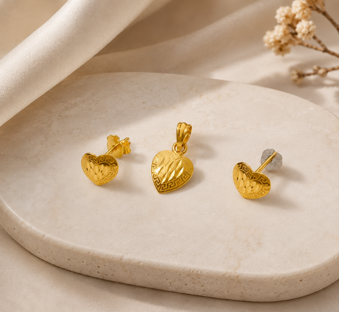 Royal Heart Motif Gold Pendant Set
