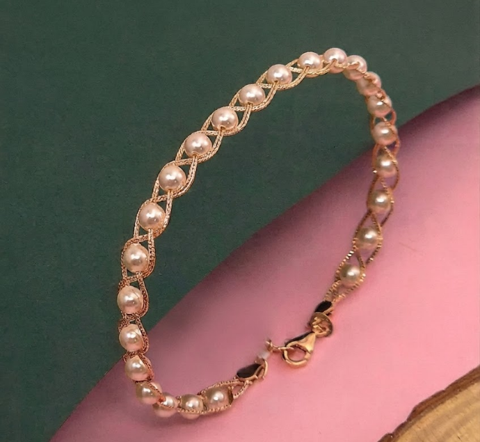 Elegant Interwoven Rose Gold and Pearl Bracelet