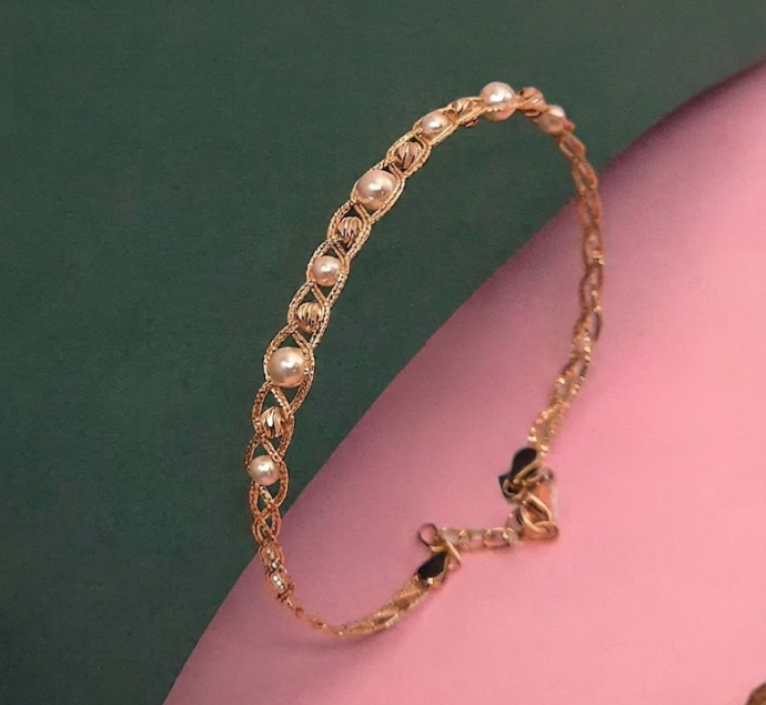 Exquisite Interwoven Pearl and Textured Gold Bracelet