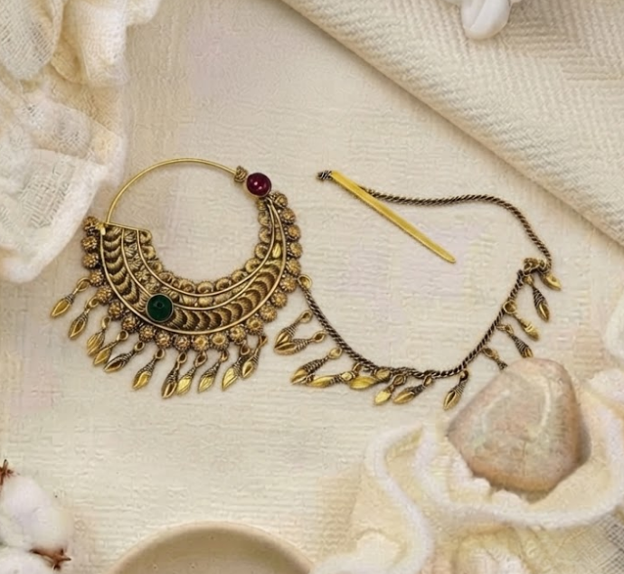Antique Leaf Motif Gold Nath